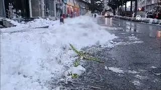 Bitlis&rsquo;te &Ccedil;atıdan D&uuml;şen Kar ve Buz K&uuml;tlesinin Altında Kalan Kadın Hayatını Kaybetti