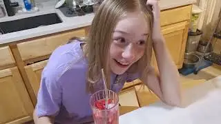 Making a strawberries refresher (with Tanyas crazynesss!!!!!)