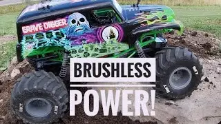 Brushless Axial SMT10 Gravedigger!
