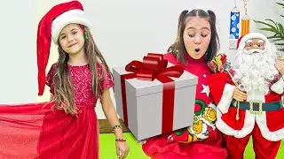 Ruby and Bonnie help family decorate the Christmas tree