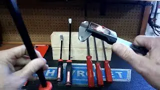 vintage USA craftsman vs China pry bars,night and day,not even close!!