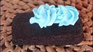 BLUE CREAMY ON YR BANANA BREAD#SHORTS#YUMMY#DELICIOUS#CREATIVEBAKING#SUBSCRIBERS#COMMENTS#🇯🇲 🇯🇲🇯🇲