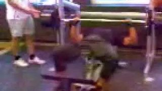 Mc Fit Bonn 17 j&auml;hriger 120 Kilo Bankdr&uuml;cken Gold