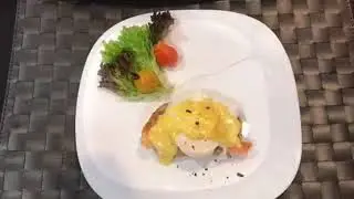 EGGS BENEDICT