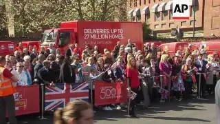 Queen visits Royal Mail delivery office
