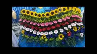 Adornos: Flores en el Altar dentro de la iglesia