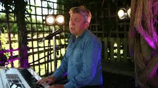 Peter Gill: The Garden Sessions - Big Yellow Taxi