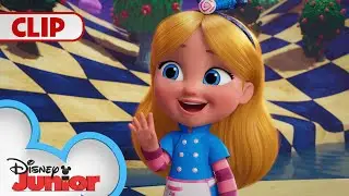 Meet Kyra the Looking Glass Knight 👑 | Alice's Wonderland Bakery | @disneyjr​