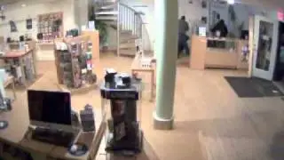 Burglars Hit Apple Electronics Store, Again