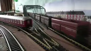 1 round on layout: HO Fleischmann 1968+ V 200.1 / BR 221 with coal train empty.