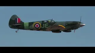 Steve Crowe Memorial Airshow - Riley H flying his Spitfire.