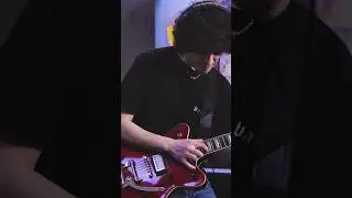 feeling good, but it&rsquo;s a #guitarsolo (🎸@dietlemonmusic ) #phruitcore #guitartapping #intense