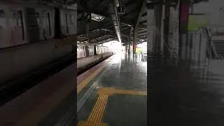 TODAY AT ANDHERI WEST VEERA DESAI ROAD AT AZAD NAGAR METRO STATION TOTALLY EMPTY FEW PPL ONLY