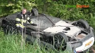 18-jarige rijdt peperdure auto van zijn vader in de vernieling