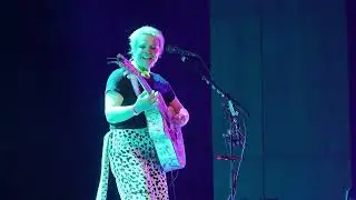 Guitar Summit 2025 - Wallis Bird - Blossoms in the Street und gerissene Saite auf der B&uuml;hne