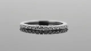 ELR532W Argolla de matrimonio de oro blanco con diamantes engastados adornados.