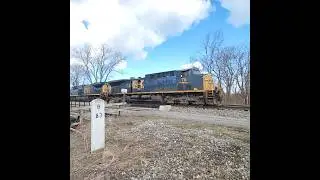 CSX freight train rips by mile marker  83 with #75 on its last miles before retirment! Whole train!