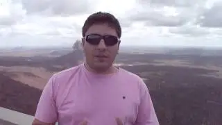 Relevo pediplanado com inselbergs