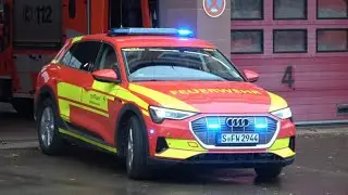 [Führungsdienste der BF Stuttgart] KdoW LD 3 + ELW 1 I-Dienst+ KdoW D-Dienst