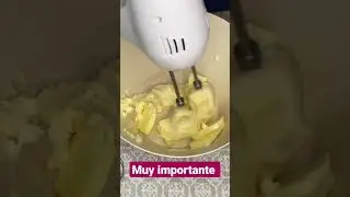 Ablandar la mantequilla para elaborar nuestro bizcocho. #reposteria #queque #pastel #decorar #flor