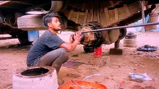 Truck rear wheel hub greasing | Indian truck mechanics | Sammad ali