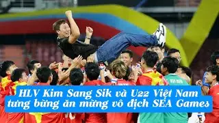 HLV Kim Sang Sik h&aacute;t quốc ca, tưng bừng ăn mừng U22 Việt Nam v&ocirc; địch SEA Games 33