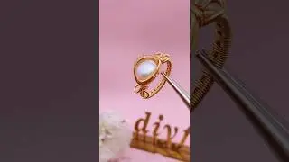 This is a ring use the fadeless copper wire wrap with oblate Pearl . Do you like it? #diy #wirewrap