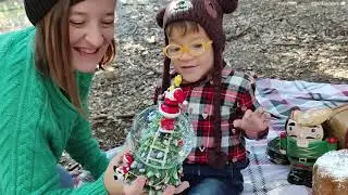 Això vol dir que ja és Nadal - #familiadeles🍉 - Postal de Nadal 2021-22