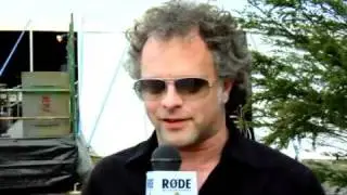 R&Oslash;DE Backstage with Gutter Twins