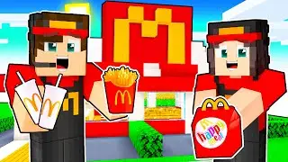 ZACZĘLIŚMY PRACĘ w McDONALDS z MOJĄ DZIEWCZYNĄ w Minecraft! NAJLEPSZE HAPPYMEALE!