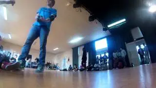 Bboy Grun Vs HipHop Akidama 1/4 final :: BATTLE QUI VA PECHO LA COURONNE