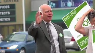 David Coon tweets 7am waving