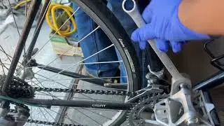 20250823 removing bicycle pedal from giant road bike