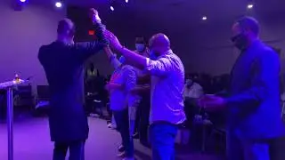 Prophet Shamar Bennett prophesying to Pastor 