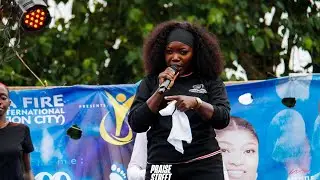 WATCH THE HOTTEST AFRICAN PRAISE IN THE WORLD (Street Praise) - Laba Praise