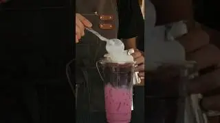 Pink Milk Cocoa Iced (โกโก้-นมชมพูเย็น) #thaistreetfood #short #coffeeshop #foodtruck Thai Vendor