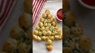 This Easy, Cheesy Christmas Tree is the Ultimate Holiday Appetizer 🎄🧀