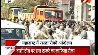 MNS activists attack toll plaza in Raj Thackeray's presence |IBN 7|