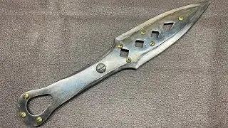 Forging Wraiths Heirloom Kunai from Apex Legends