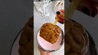 Spooky brain apple #halloween #halloweentreats #halloweenideas #apples #chocolate #chocolatelover