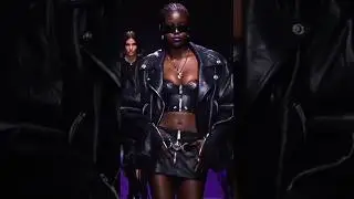 YOUNG ICON 🔥 Adut Akech walks for Versace #adutakech #supermodel  #versace #springsummer23 #runway