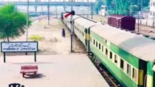 16 Down Karachi Express Departure of Hyderabad Railway Junction 10:20 Am