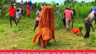 Nettoyage (Set-Setal de l’école primaire 1 ) avec le Kankourang à Toubacouta