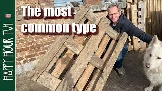 Dismantle a classic wood pallet (a 