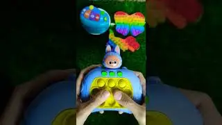 playing push games labubu #popit #popitjumbo #toys
