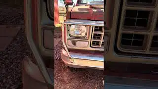 Round vs Square. Which do you prefer? #shorts #squarebody #squarebodychevy #headlights #round #short