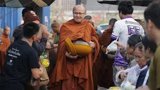 หลวงตานำพาคณะพระสงฆ์ออกบิณฑบาตที่ช่องเม็ก 17มค69