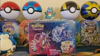 Opening a Pok&eacute;mon Collector Chest