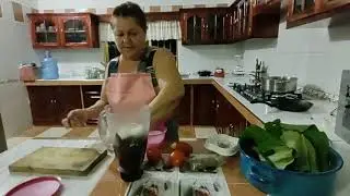 Pollo al acuyo ( hierba santa ) como muchos los conocen