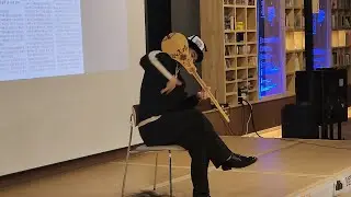 Kyrgyz komuz performance at 